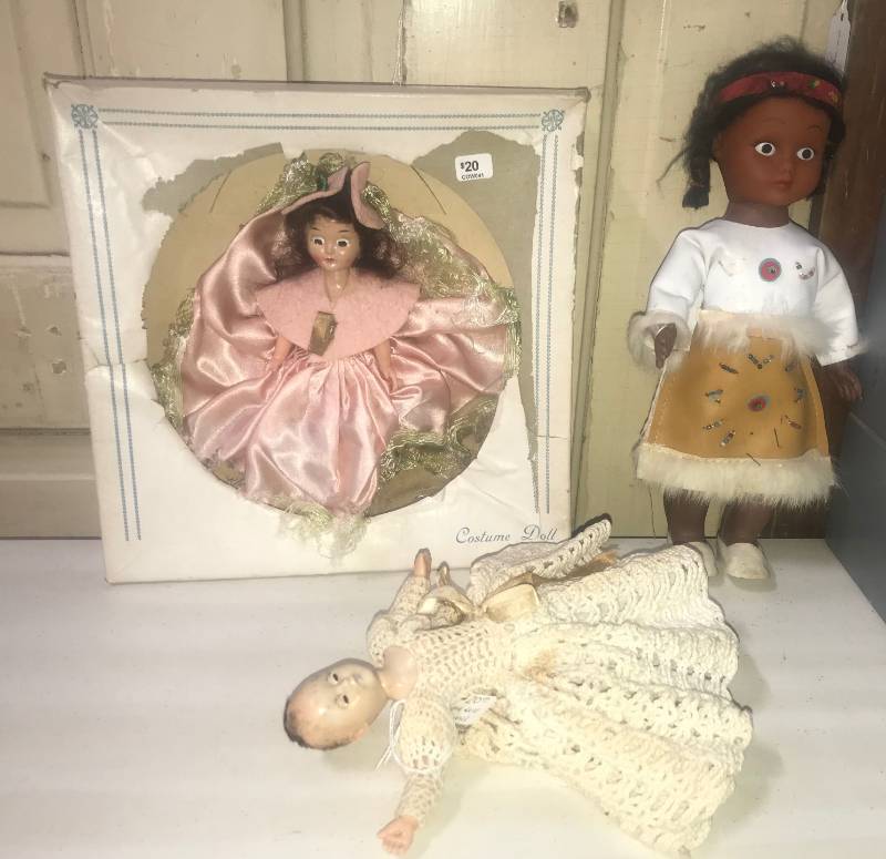 lot 5798 image: Lot of Collectible Dolls - Various Styles and Genres - See pics