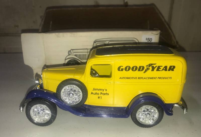 lot 5806 image: Metal Coin Bank - 1932 Panel Delivery Truck Bank w original box