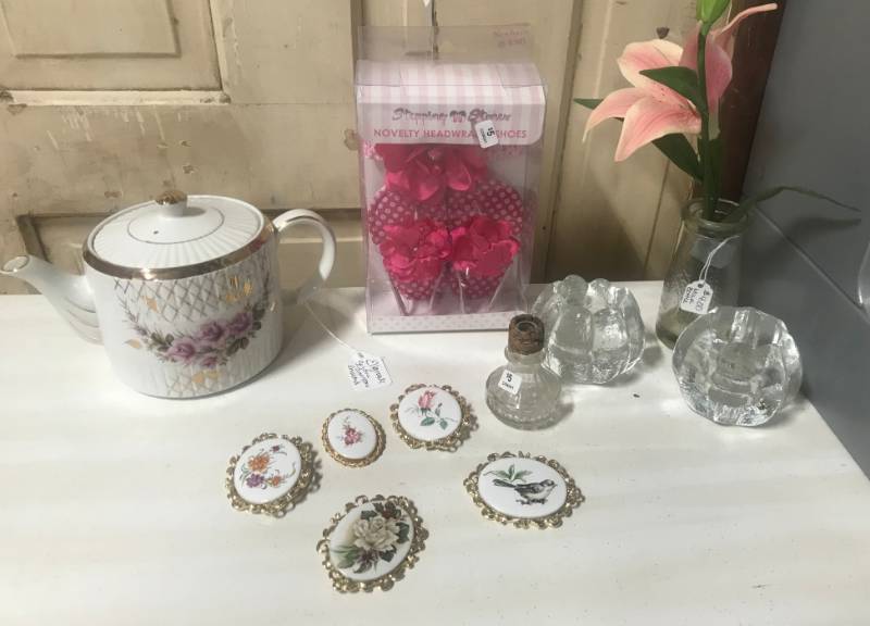 lot 5812 image: Misc Lot of Pretties - See Photos