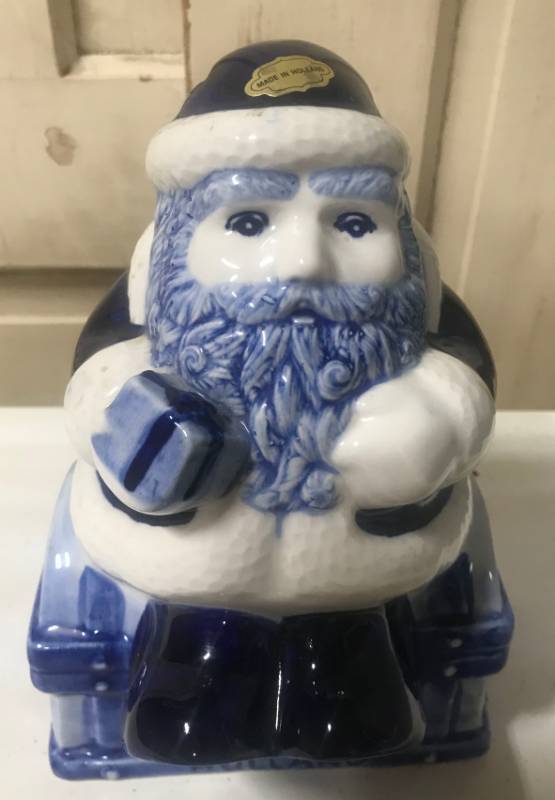 lot 5816 image: SANTA Handpainted COIN BANK - Made in Holland - #9810 Typical Dutch - Delft Blue - Excellent Condition