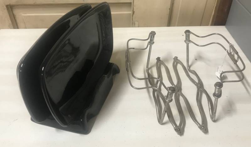 lot 5820 image: Lot of 2 Black Serving PlatesTrays  with a unique Metal serving Trivet