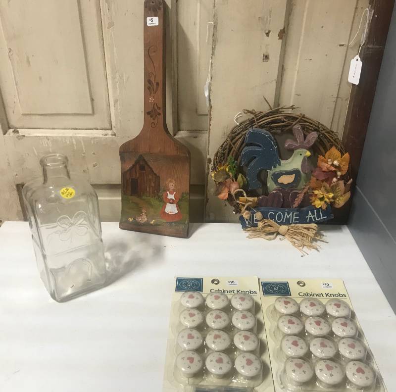 lot 5822 image: Lot of Prim Style Home Decor - CUTE NEW in package Cabinet Knobs, Artwork and a Glass Jar wan embossed clover