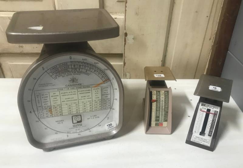 lot 5826 image: Lot of 3 Vintage Scales PELOUZE Canadian M# YC-5 - IDL Postal Scale M#32700 & Hanson Postal Scale