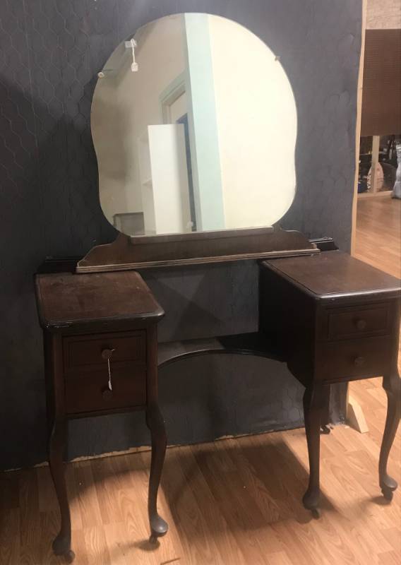 lot 5831 image: Vintage Dressing Table with Mirrors w Drawers - Neat Piece