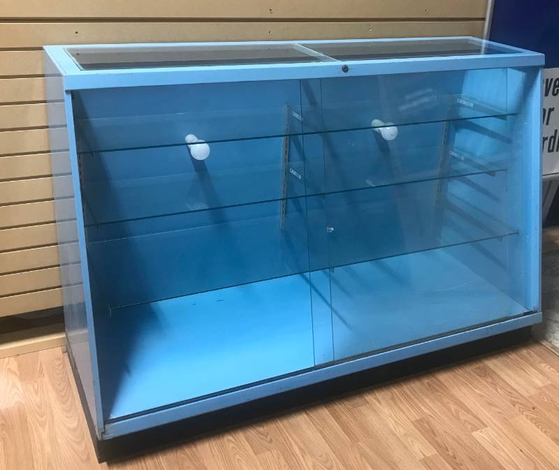 lot 5845 image: Nice Angled-Front Showcase Display Cabinet - Check it out