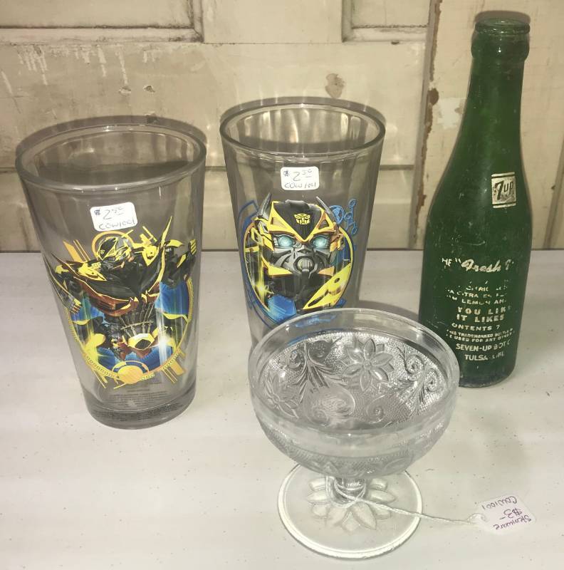 lot 5856 image: Vintage 7-Up Bottle - Transformer Glasses - Stemware