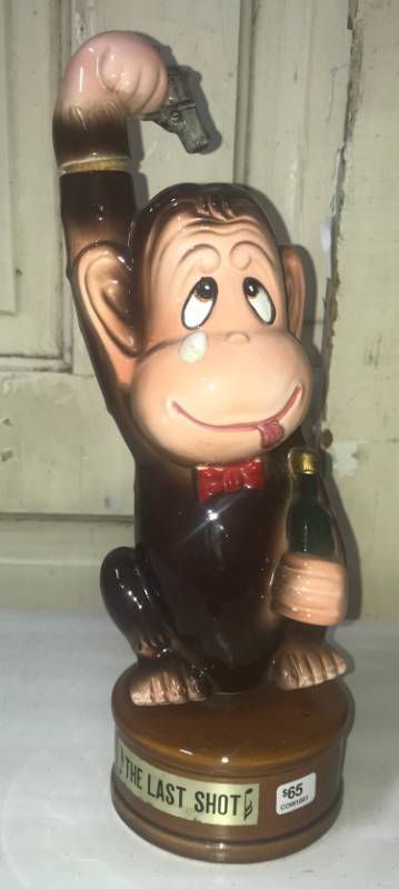 lot 5858 image: Vintage THE LAST SHOT Musical Spinning Decanter