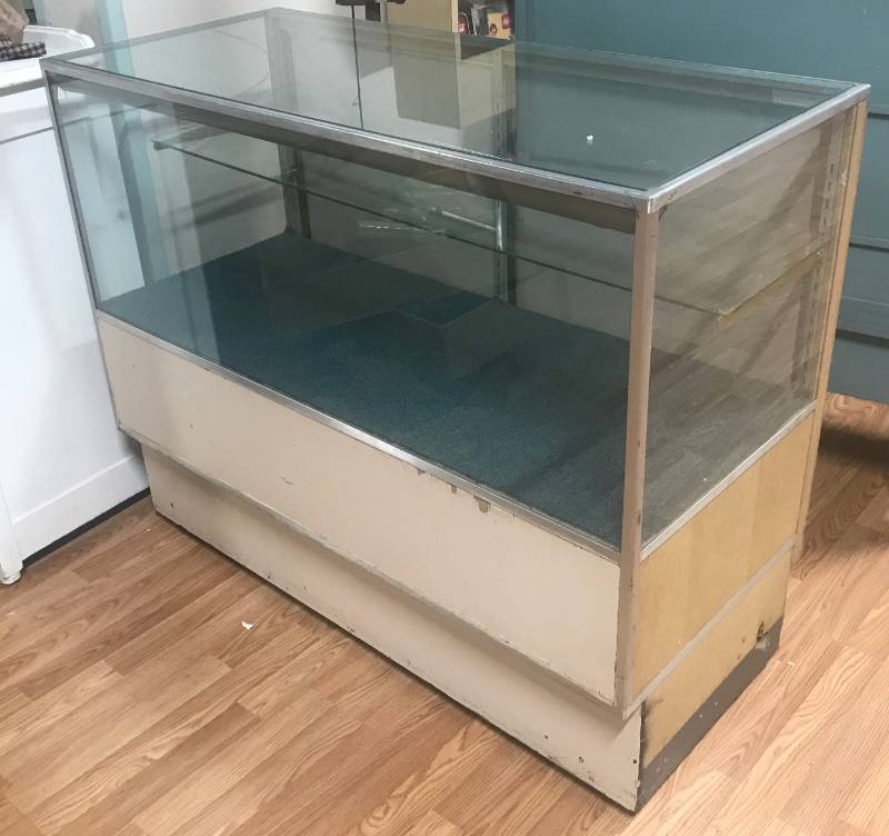 lot 5861 image: 4 FOOT Glass Showcase