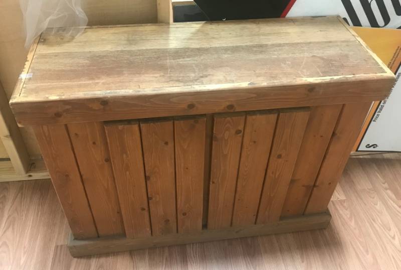 lot 5868 image: Fish-tank TV Stand - Cabinet
