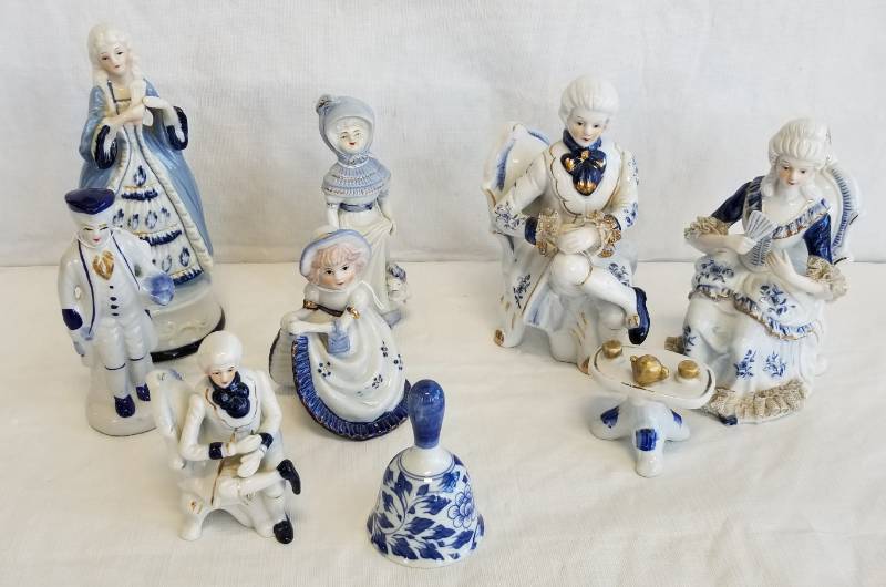lot 5498 image: Pretty Blue Colonial Porcelain Figurines - one is a music box