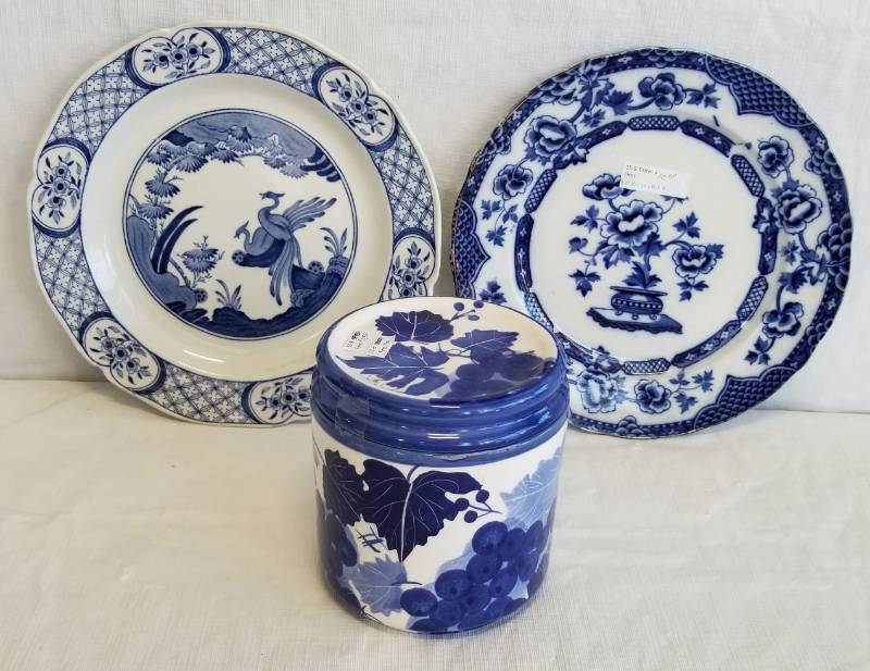 lot 5501 image: Lot of 2 Beautiful Collectors Plate White w Cobalt Blue and Jar