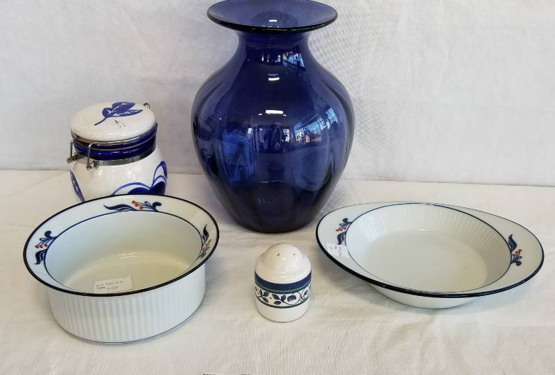 lot 5502 image: Lot of 2 White w Cobalt Blue Dishes and a Blue Glass Stand