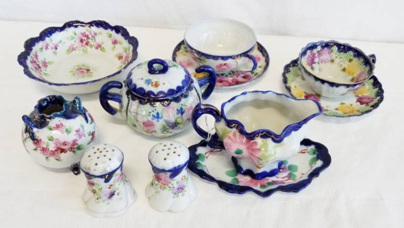 lot 5508 image: Pretty Blue and Floral Tea Set - Nice