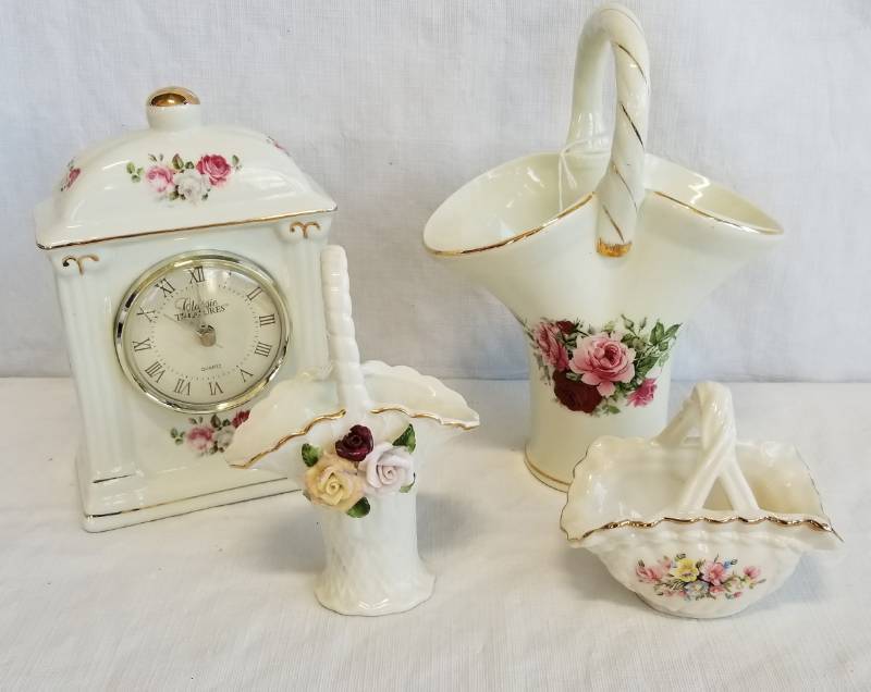 lot 5509 image: Lot of Pretty Ceramic Pieces - Clock, Baskets and more See pics