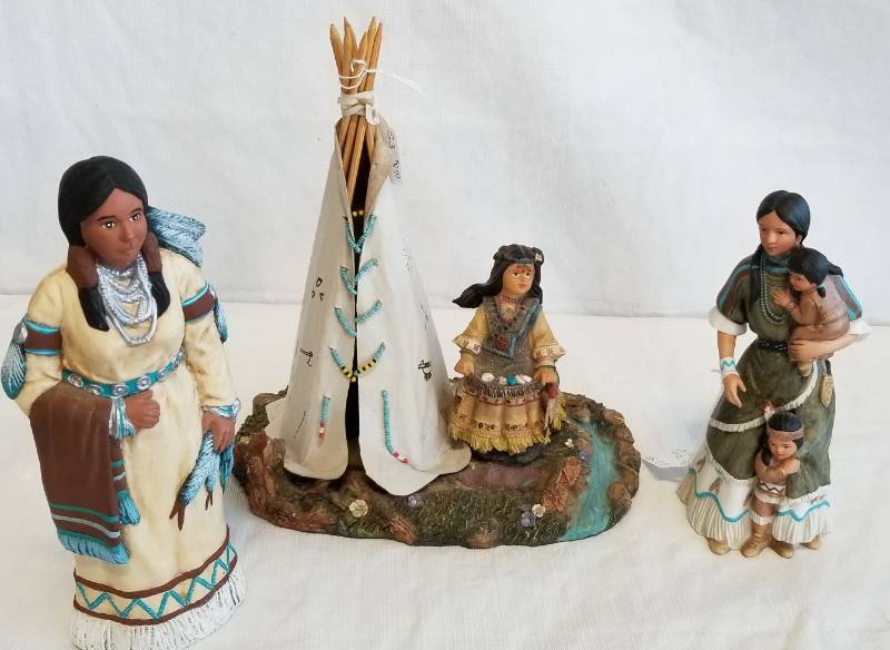 lot 5517 image: Native American Figurines