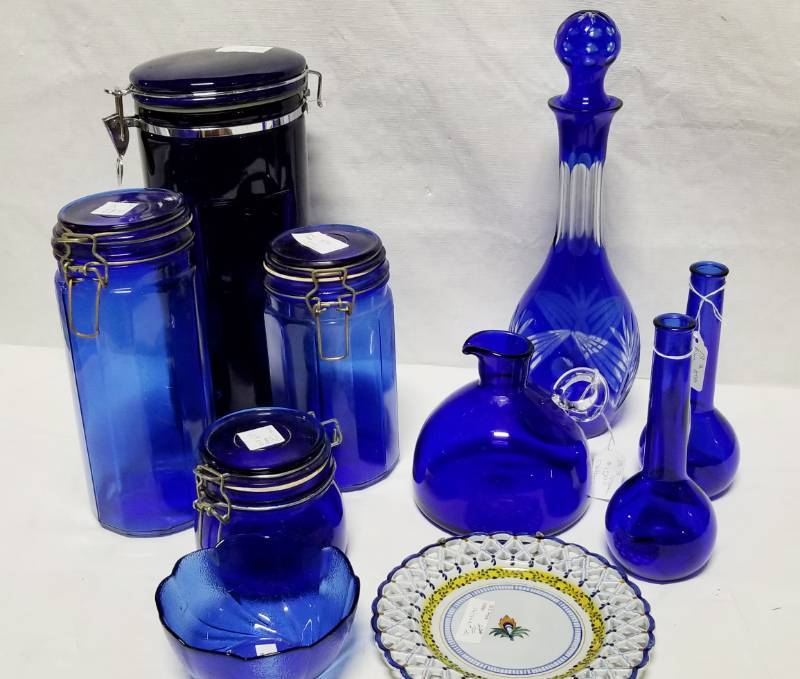 lot 5526 image: Lot of Pretty Blue Glass Items  - This is a neat lot