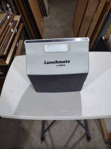 lot 792 image: Igloo Lunchmate Cooler Box
