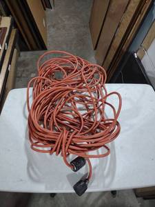 lot 805 image: Heavy Duty Extension Cord 50ft