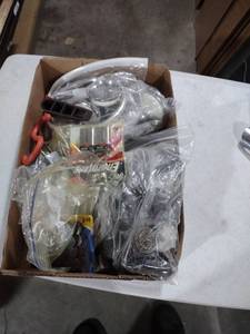 lot 810 image: Mixed Lot of Household Items with Batteries