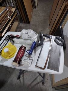 lot 815 image: Next garage items