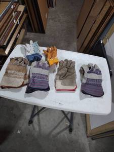 lot 828 image: Mixed Work Gloves Collection