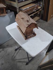 lot 830 image: Handcrafted Cedar Bird Feeder with Metal Basket