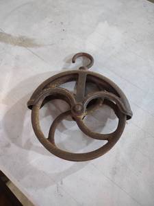 lot 838 image: Cast Iron Well Pulley Wheel