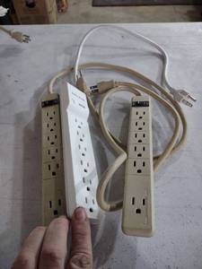 lot 842 image: Belkin Power Strip Set