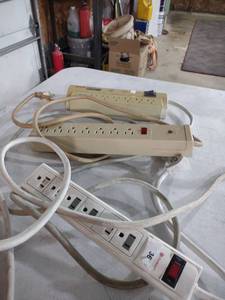 lot 846 image: APC SurgeArrest Power Strip Bundle