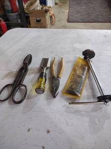 lot 861 image: Craftsman Tool Set with Pliers and Hollow Set Screws