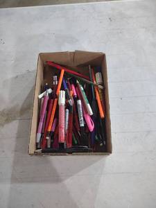 lot 878 image: Mixed Lot of Writing Pens and Markers