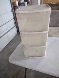 lot 879 image: White Plastic 3-Tier Storage Organizer