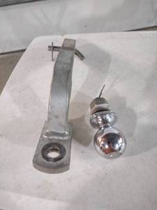 lot 893 image: Chrome Ball Style Trailer Hitch