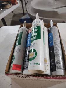 lot 897 image: Construction Adhesive and Sealant Bundle