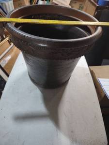 lot 909 image: Large Decorative plastic Planter