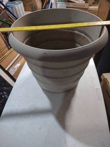 lot 910 image: Large Gray plastic Planter