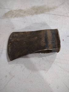 lot 930 image: Traditional Wood Splitting Axe Head