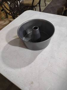 lot 934 image: Nordic Ware Aluminum Bundt Pan