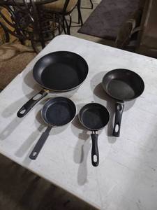 lot 935 image: T-Fal Non-Stick Frying Pan Set