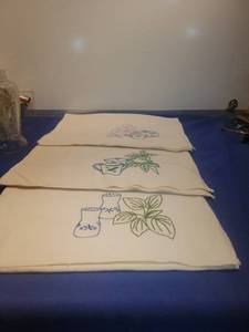 lot 4778 image: Embroidered Kitchen Tea Towels Set