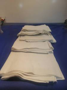 lot 4799 image: White Cotton Restaurant towels