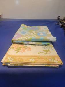 lot 4900 image: Floral Print Pillowcases queen size
