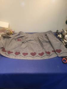 lot 4919 image: Gingham apron