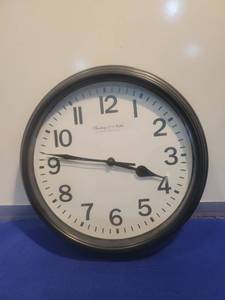 lot 4922 image: Sterling & Noble Black Wall Clock needs batteries