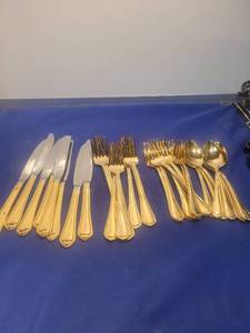 lot 4933 image: International China Gold Plated Flatware Set of 8