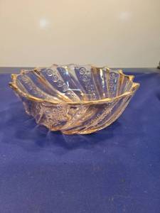 lot 4944 image: Swirled Pattern Glass Serving Bowl
