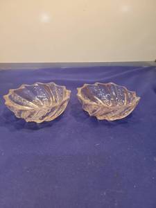 lot 4946 image: Pressed Glass Swirl Pattern Salt Cellars