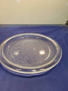 lot 4951 image: Glass Floral Design Dessert Plates