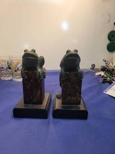 lot 4961 image: Frog Bookends Set