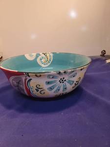 lot 4974 image: Dash of That Decorative Serving Bowl has chip